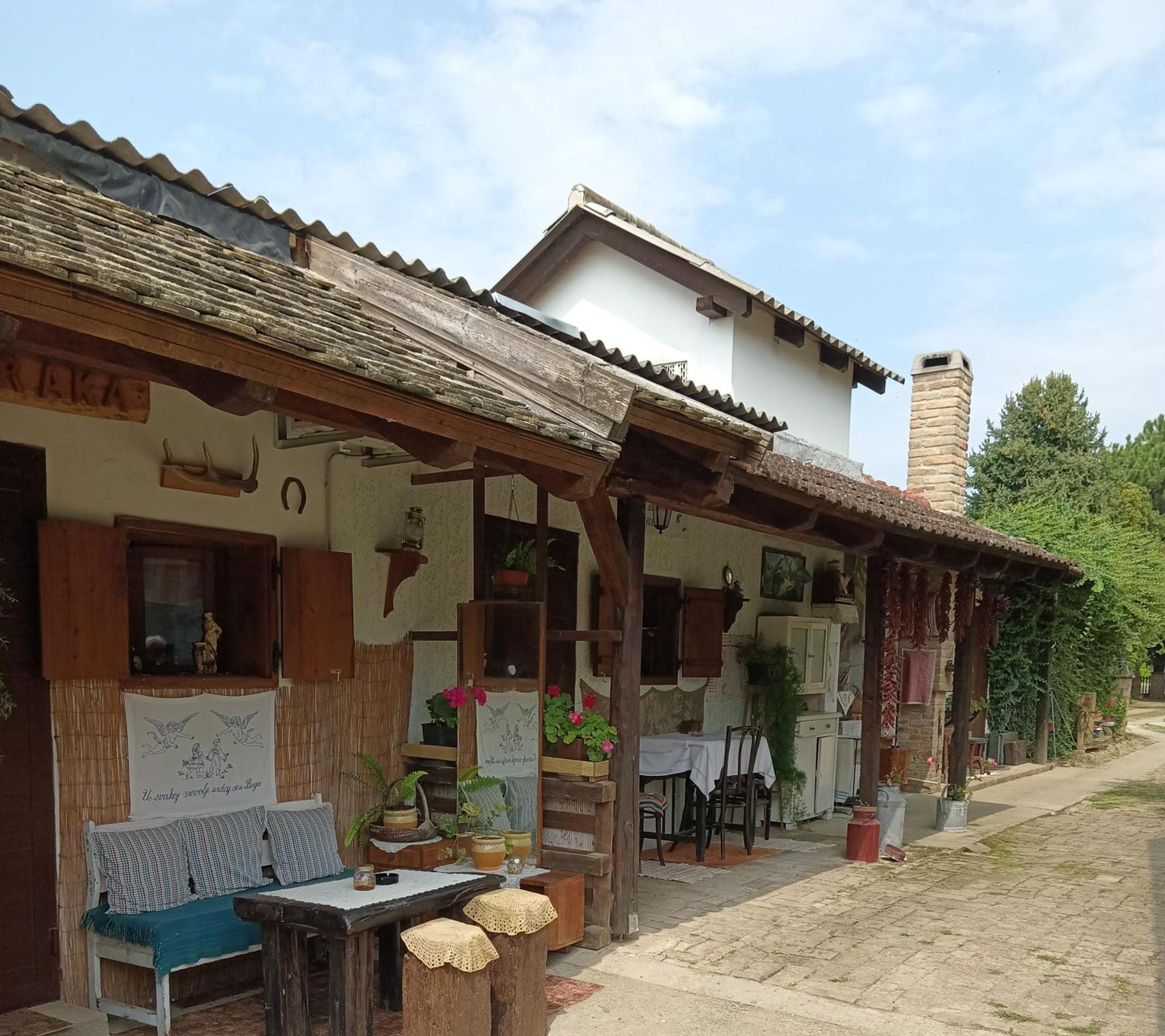 Apartments Bakine Carolije Karanac Exterior photo